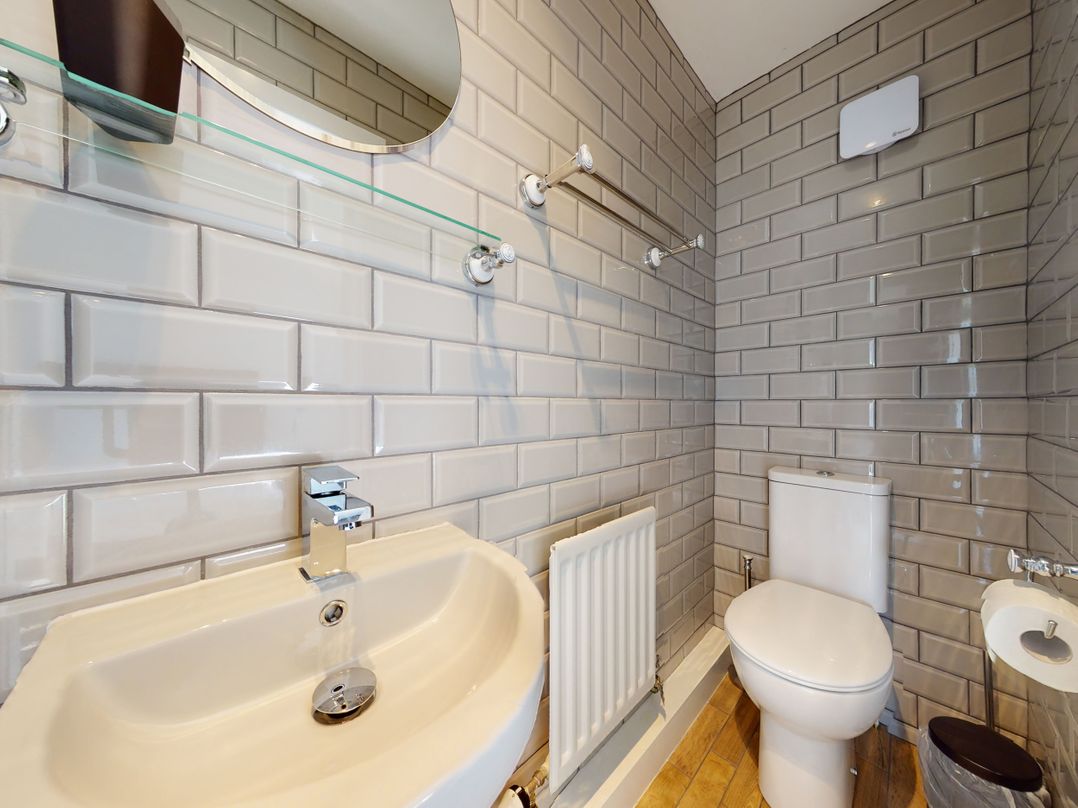 Low Greenlands House