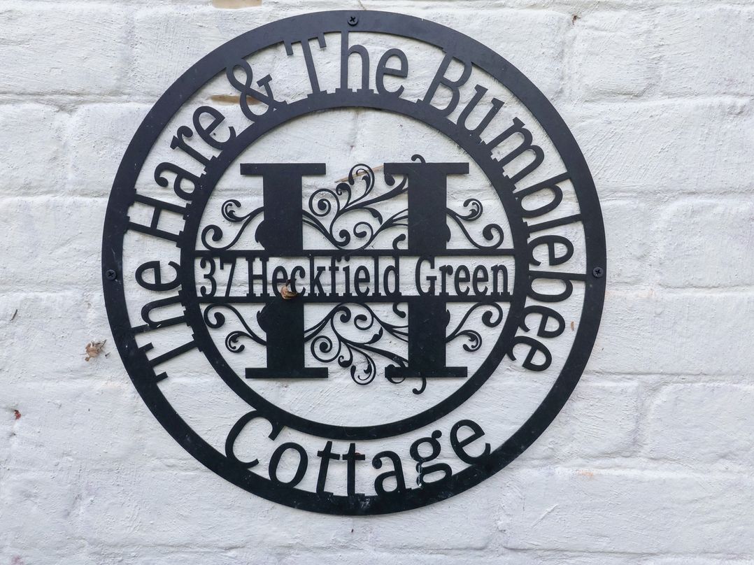 The Hare & the Bumblebee Cottage