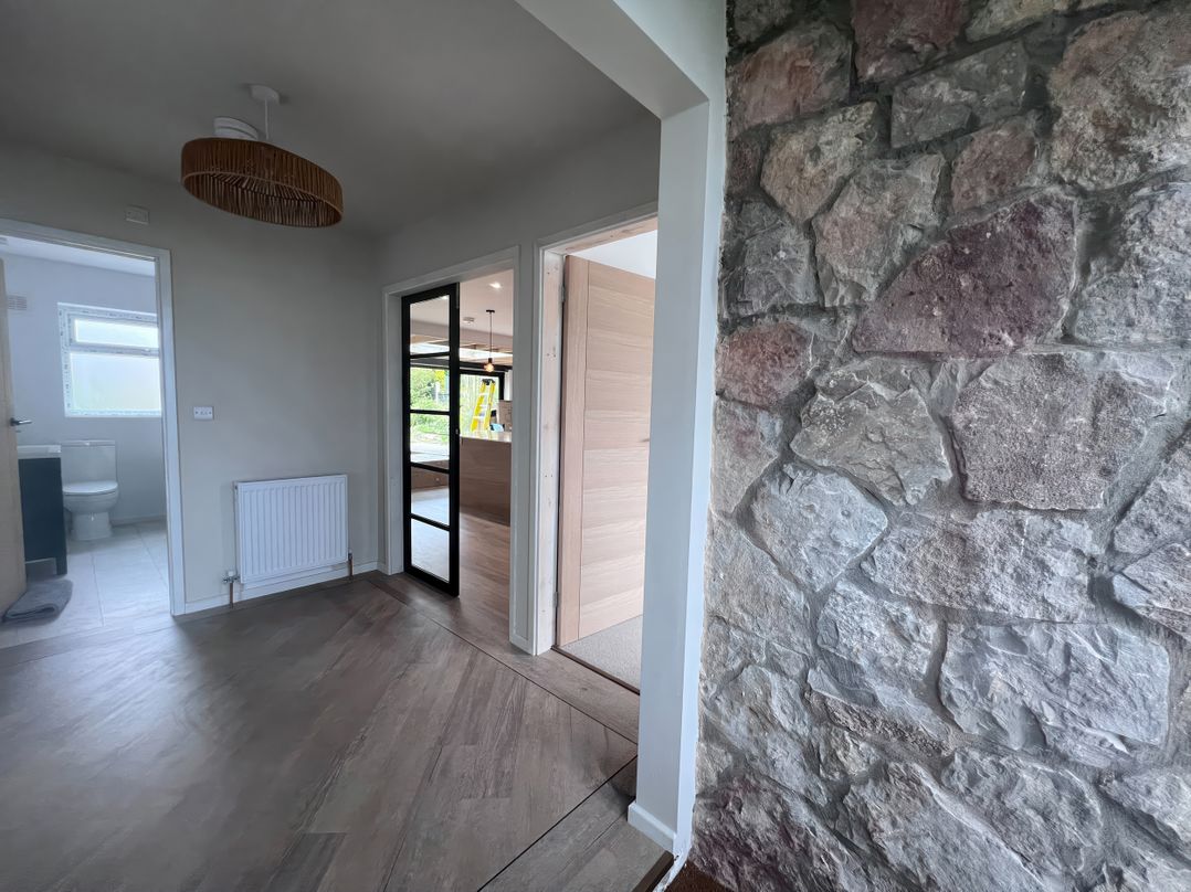 81 Lon Gogarth