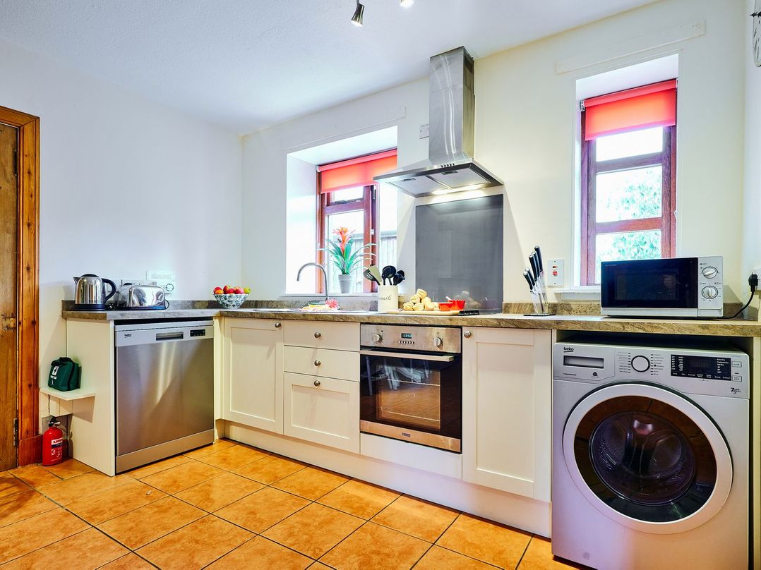 A kitchen with appliances and a fruit bowl at West Lodge in Kirriemuir