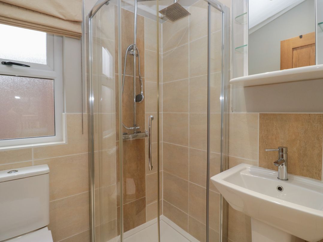 High Lake View Lodge