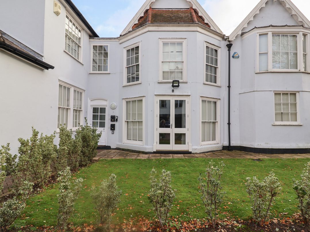Stylish Central Ipswich Apartment Near the Waterfront with Parking