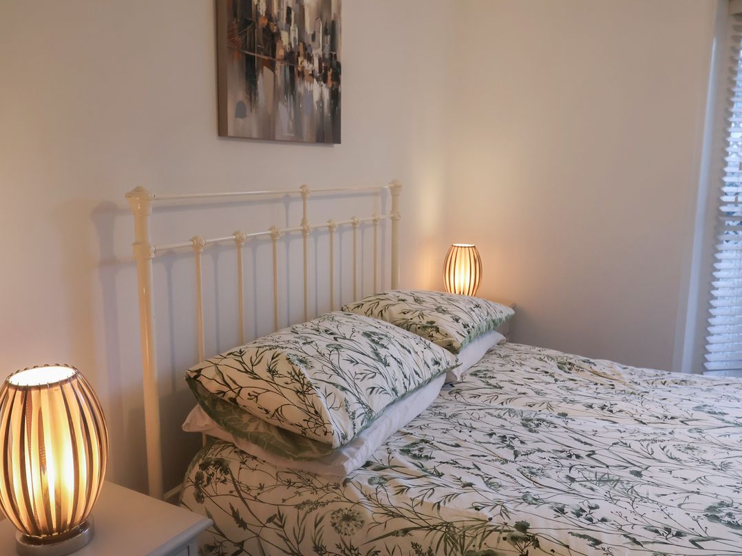 Stylish Central Ipswich Apartment Near the Waterfront with Parking