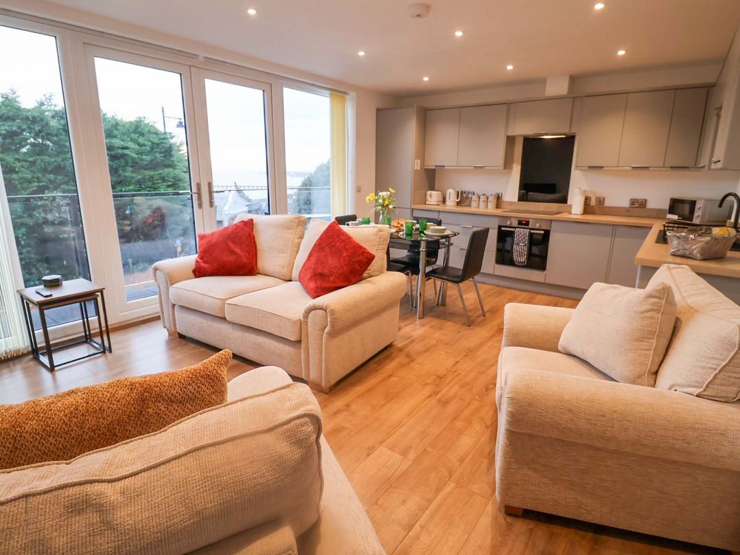 Stylish Felixstowe Apartment with Fabulous Sea Views
