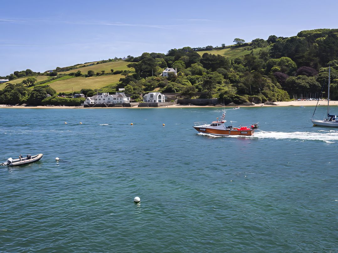 A view of water with boats and houses at Villa 8, Estura in Salcombe