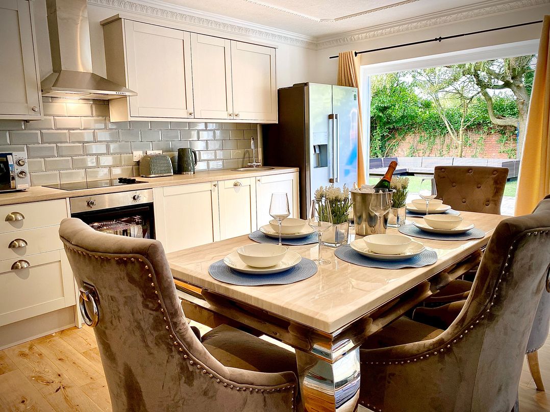 Anchor Hot Tub Suite