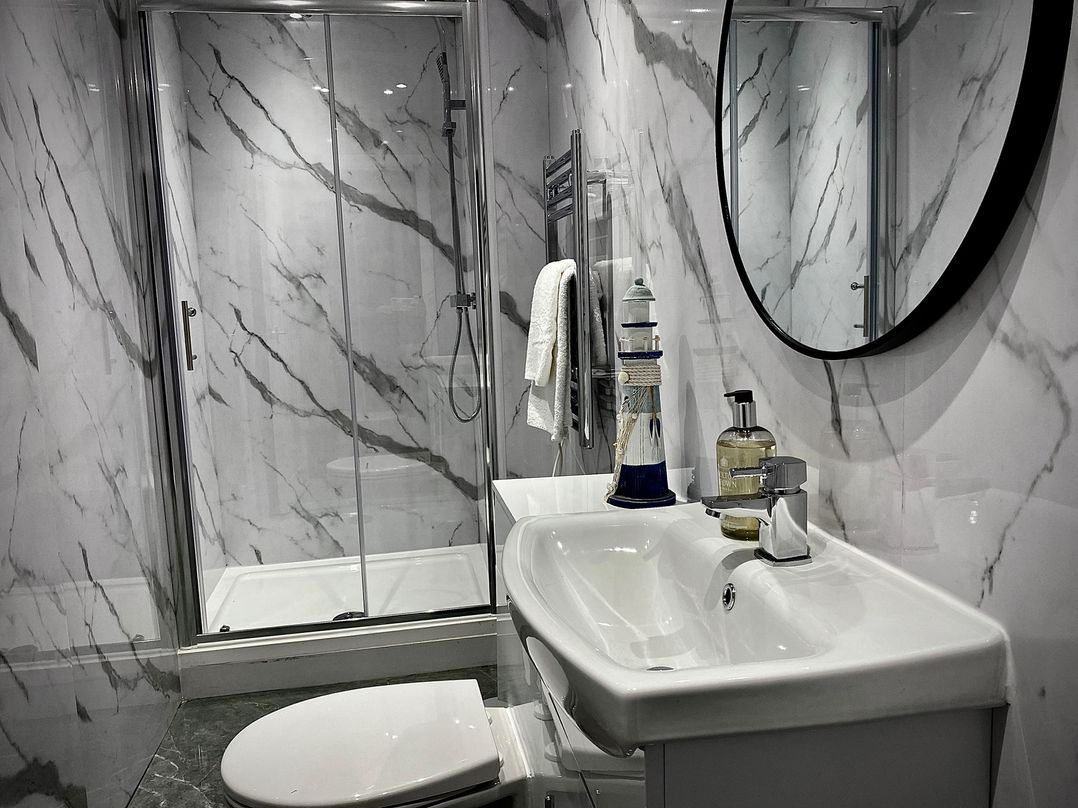 Anchor Hot Tub Suite