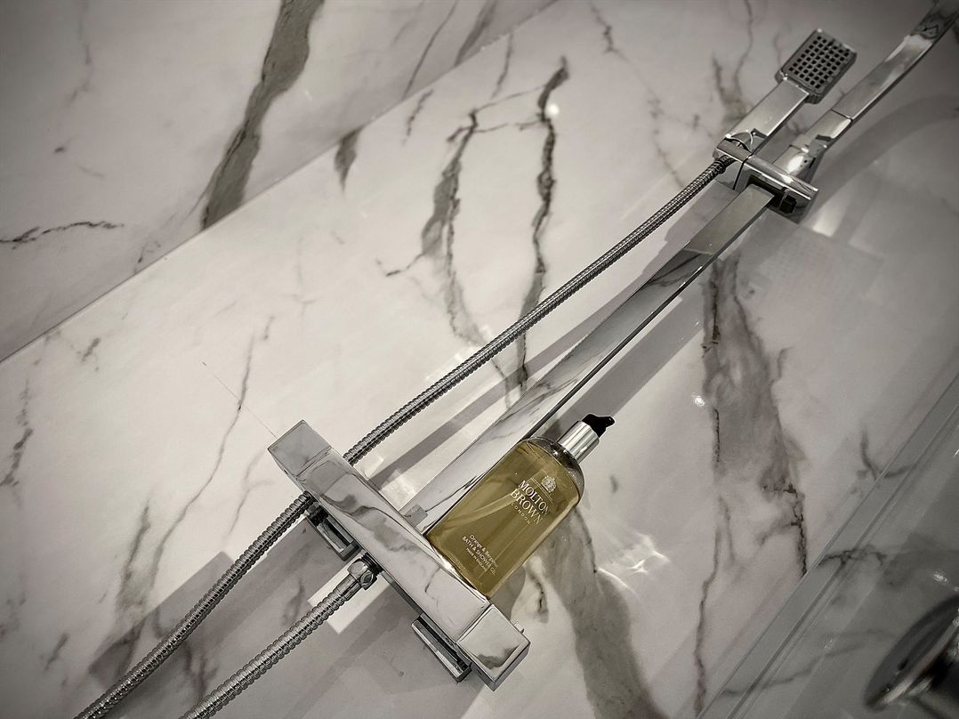 Anchor Hot Tub Suite