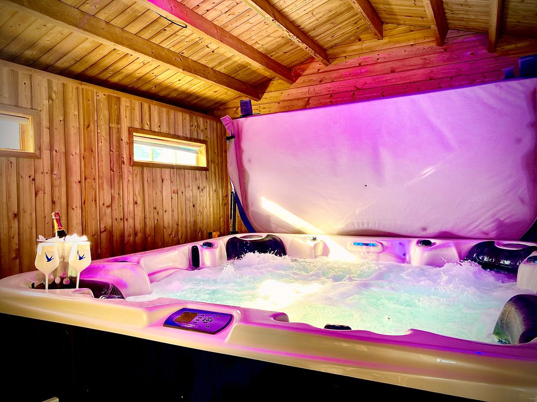 Anchor Hot Tub Suite