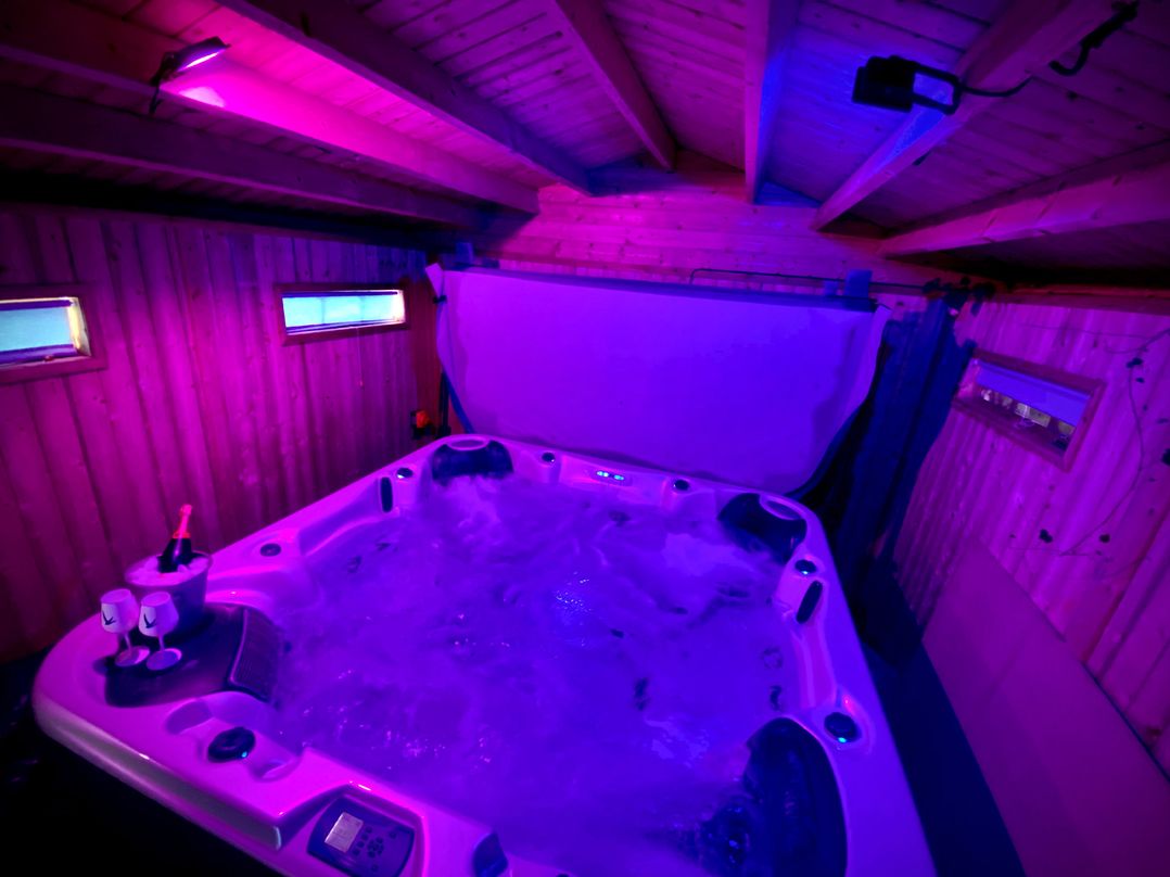Anchor Hot Tub Suite