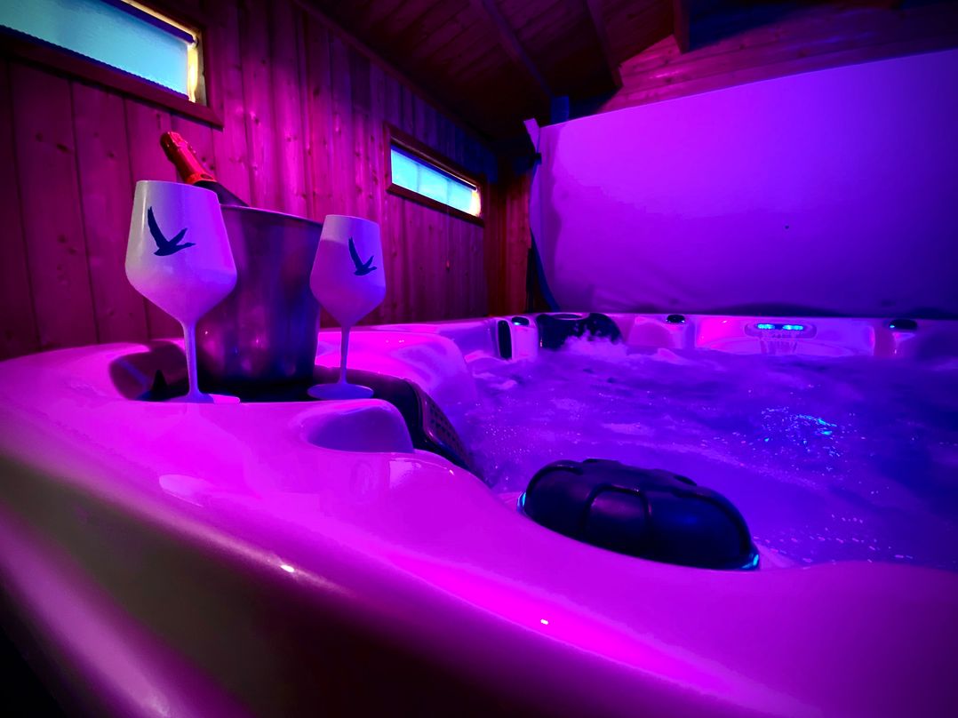Anchor Hot Tub Suite