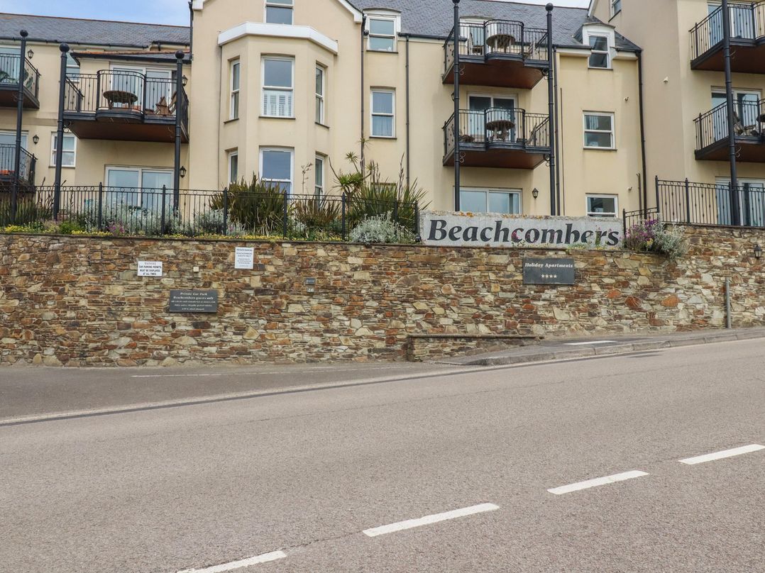 Beachcombers Apt 11