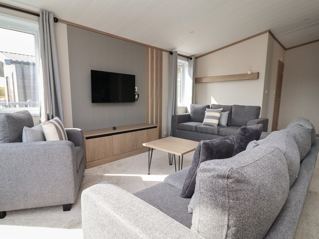 Cedar Lodge 3 Bedrooms with hot tub