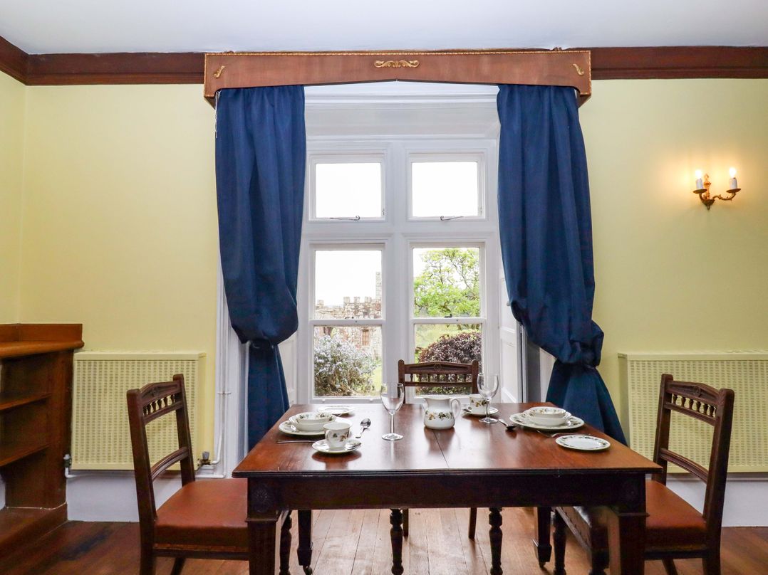 Dowrich West Wing Apartment