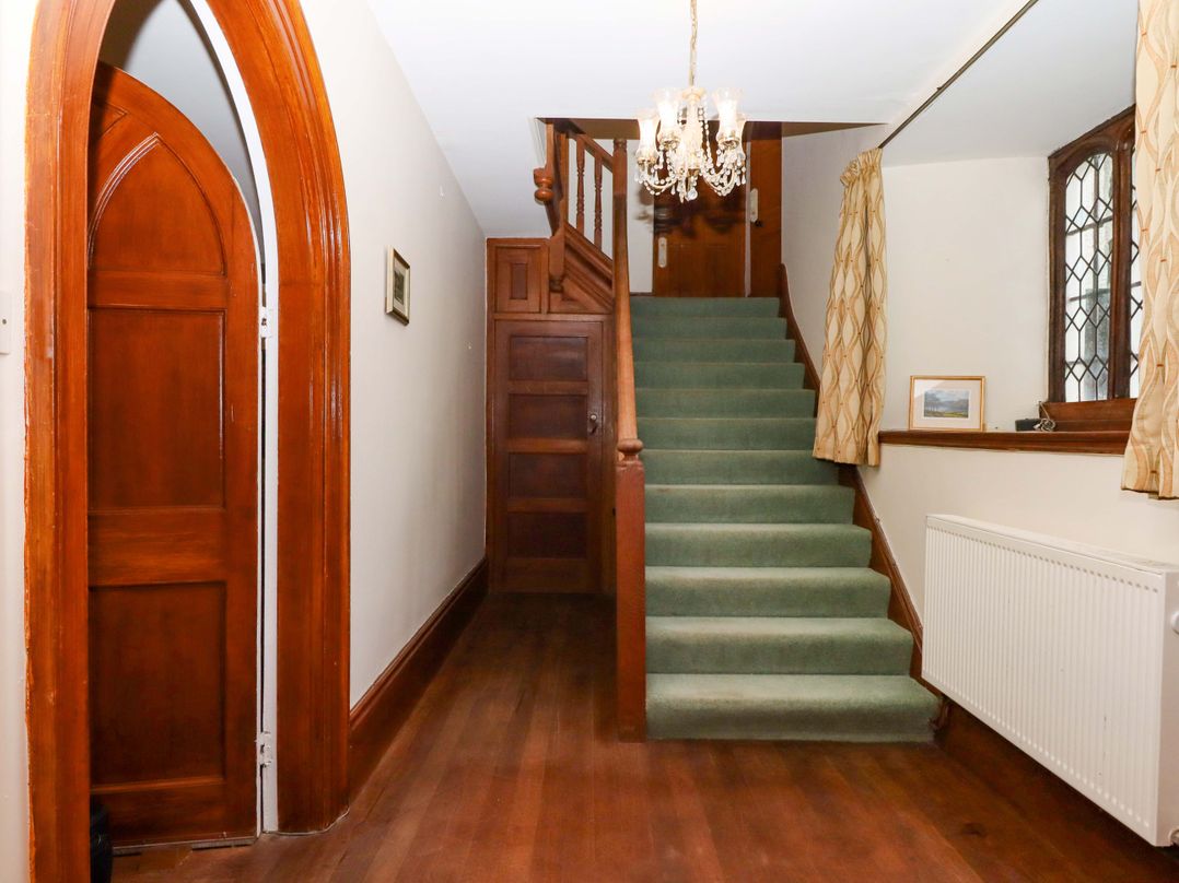 Dowrich West Wing Apartment