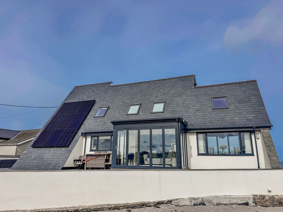 Pengarnedd, Amlwch - Sleeps 10 guests