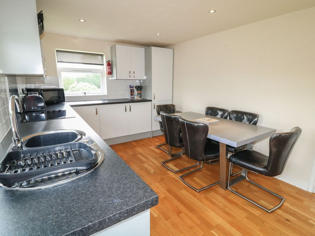 James Ville Marina Lodge 8