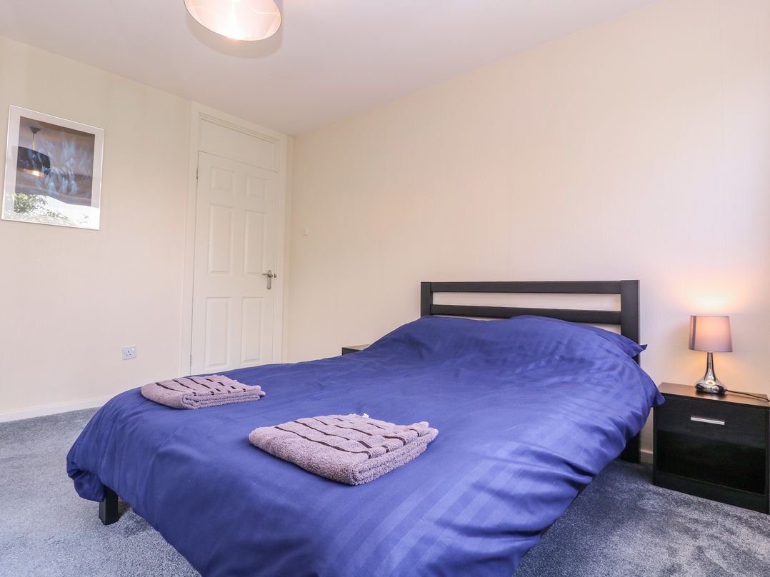 24 Cefn Court