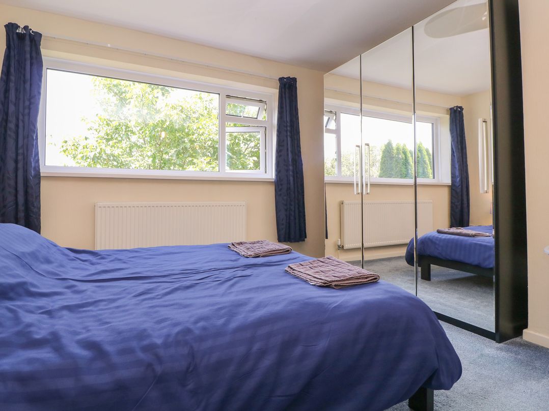 24 Cefn Court