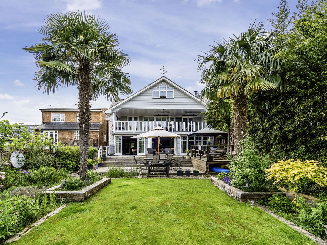 River Haven, Thames Ditton - Sleeps 6 guests