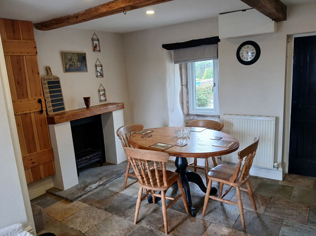 4 Oak Cottages