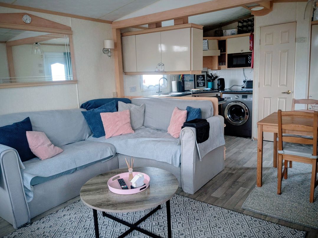 Lynsey's Coastfields Caravan