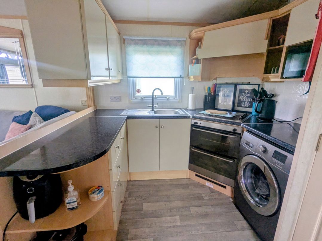 Lynsey's Coastfields Caravan