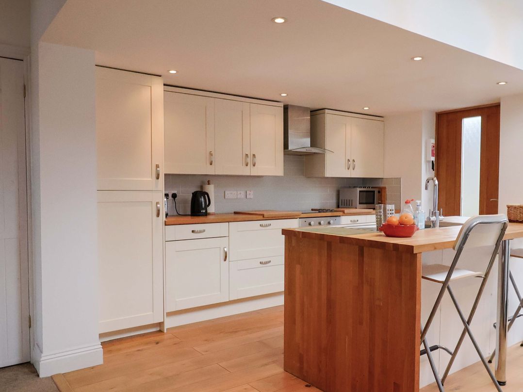 4 Peaslands Road