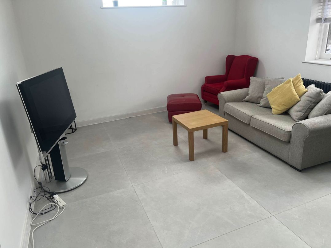 Modern Seaside Cottage - Sleeps 5