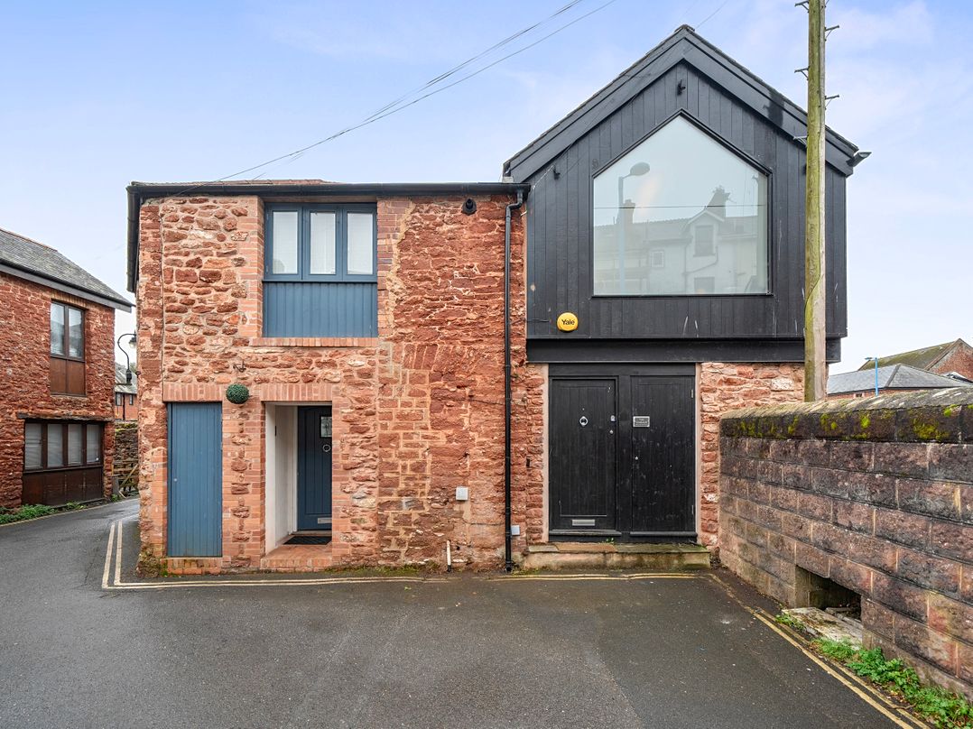 Modern Seaside Cottage - Sleeps 5