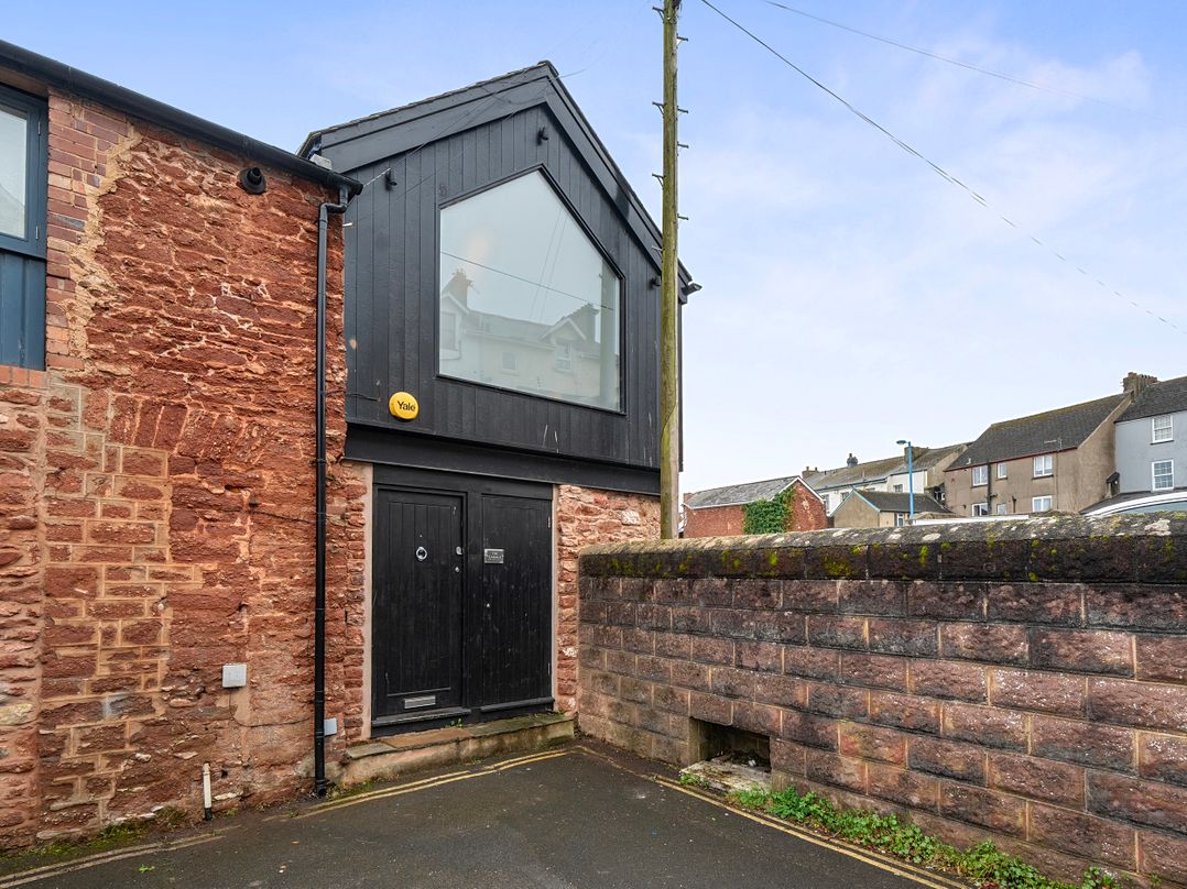 Modern Seaside Cottage - Sleeps 5