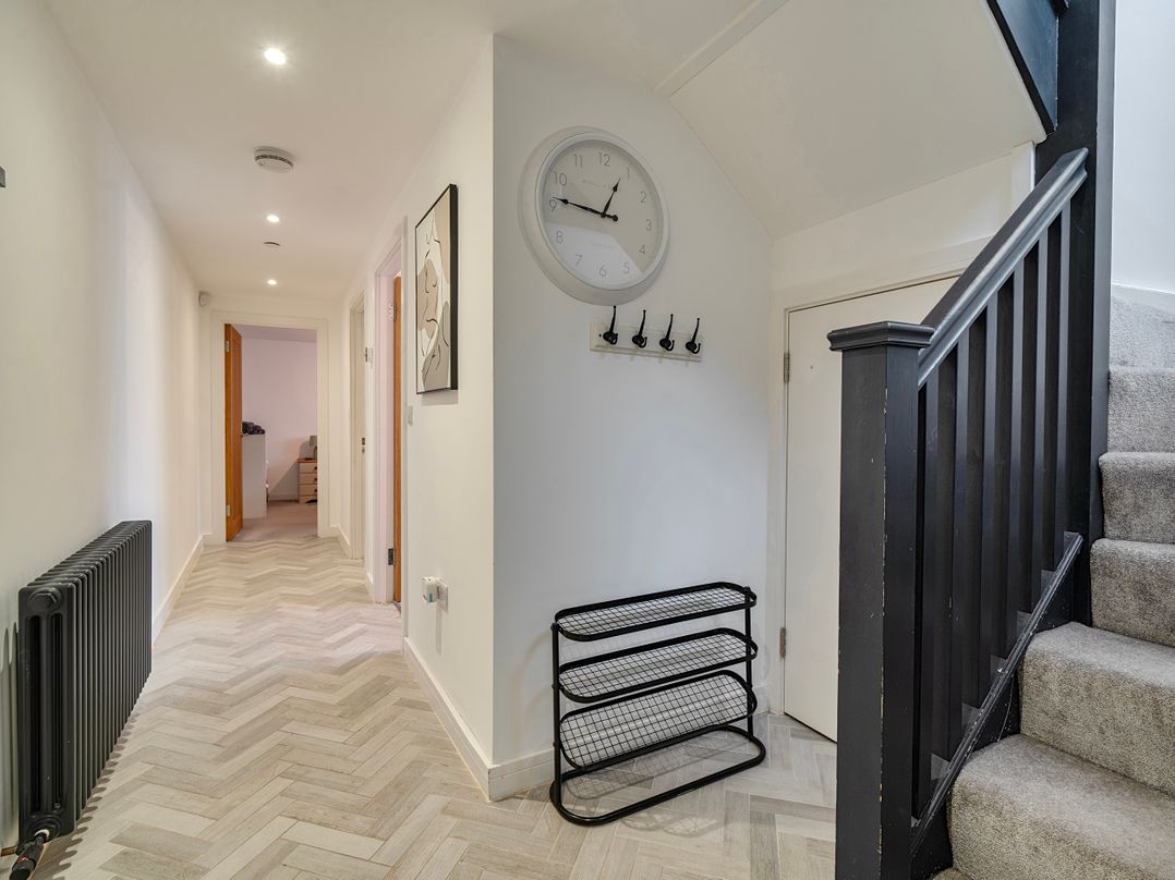 Modern Seaside Cottage - Sleeps 5
