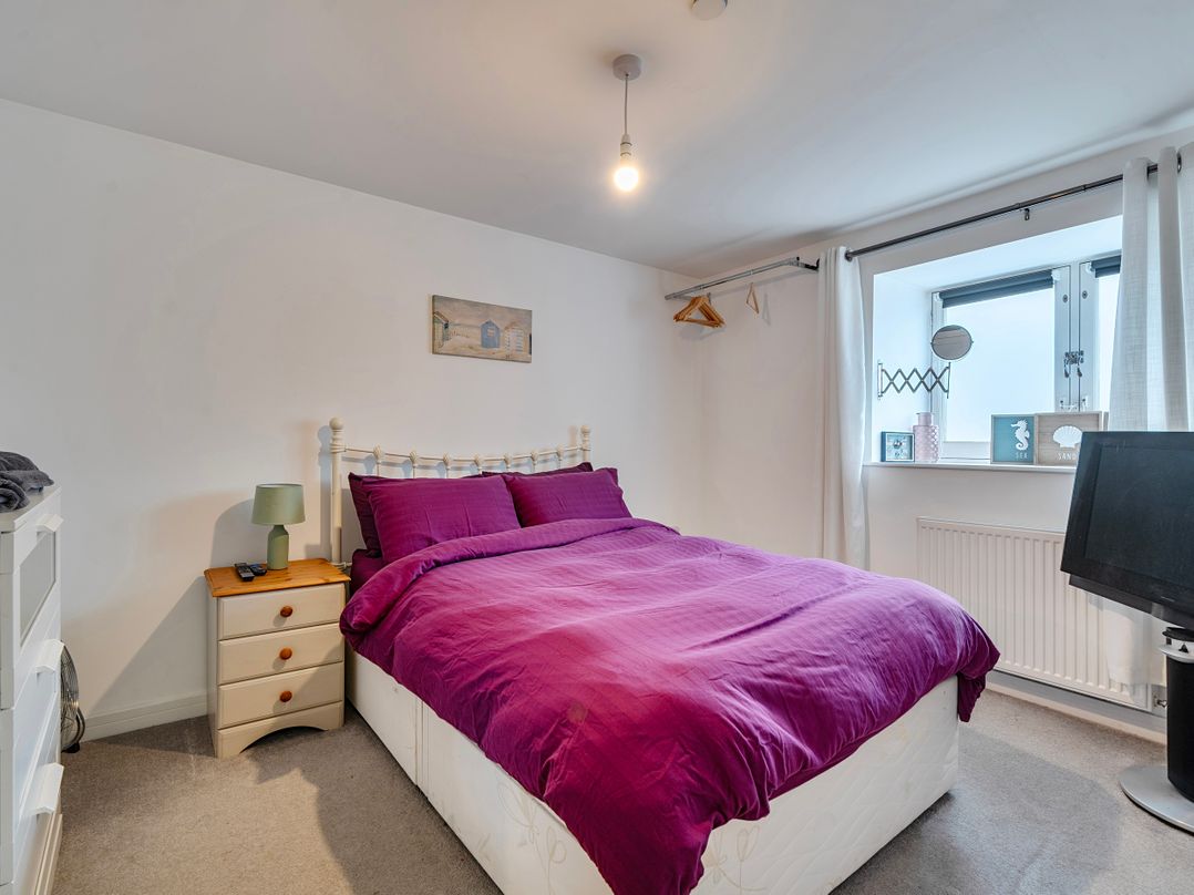Modern Seaside Cottage - Sleeps 5