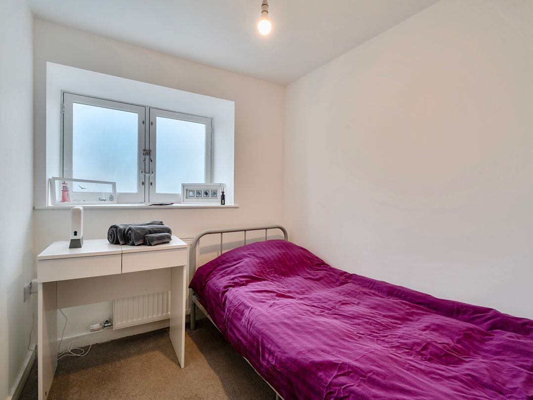 Modern Seaside Cottage - Sleeps 5