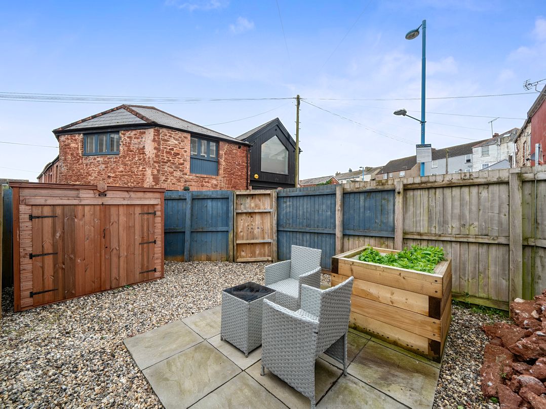 Modern Seaside Cottage - Sleeps 5