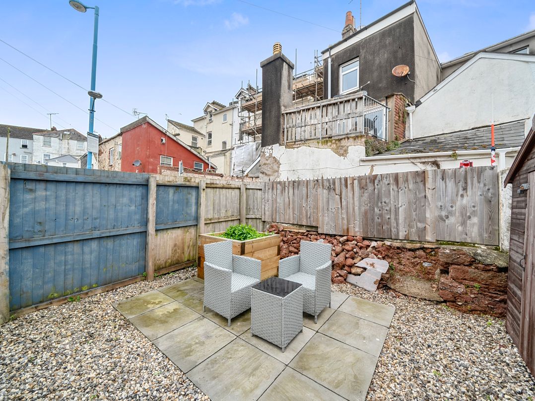 Modern Seaside Cottage - Sleeps 5