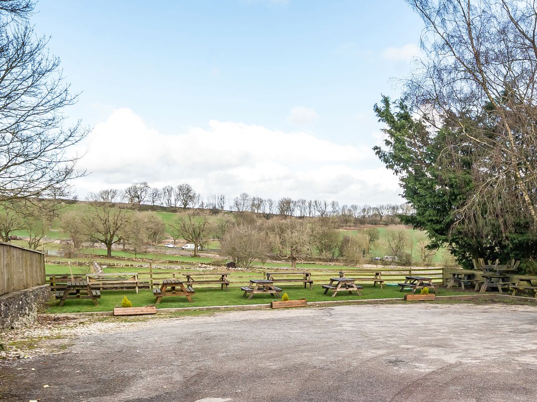 Cosy Apartment above Village Pub