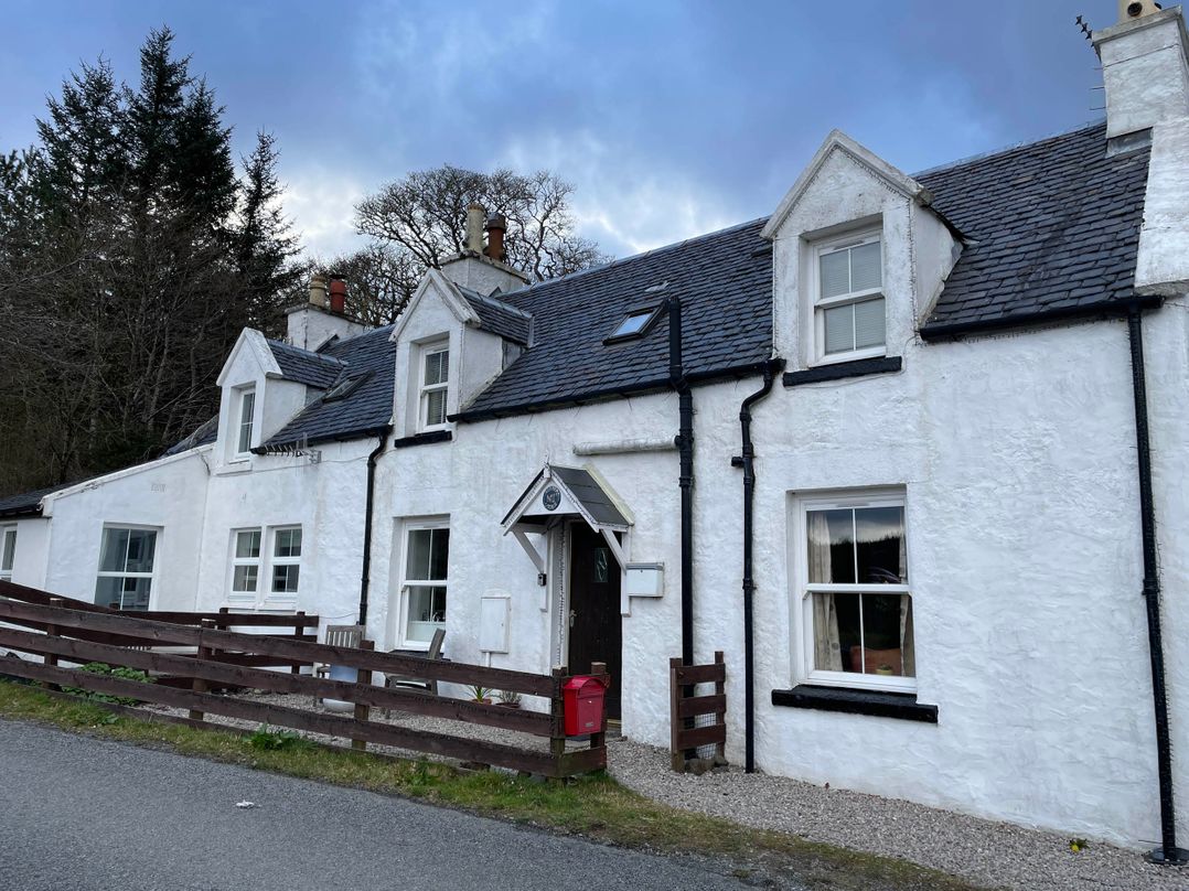 1 Keepers Cottage, Skeabost Bridge, Isle Of Skye