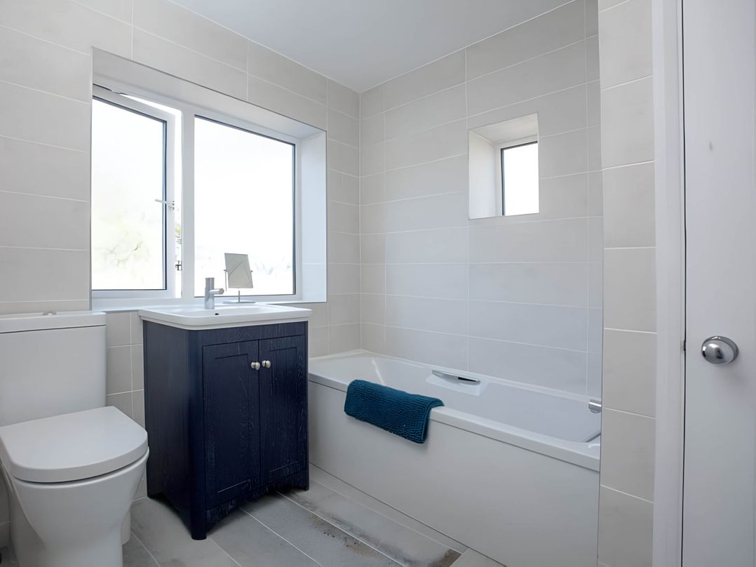 Torquay - House - Sleeps 6 - Pet Friendly