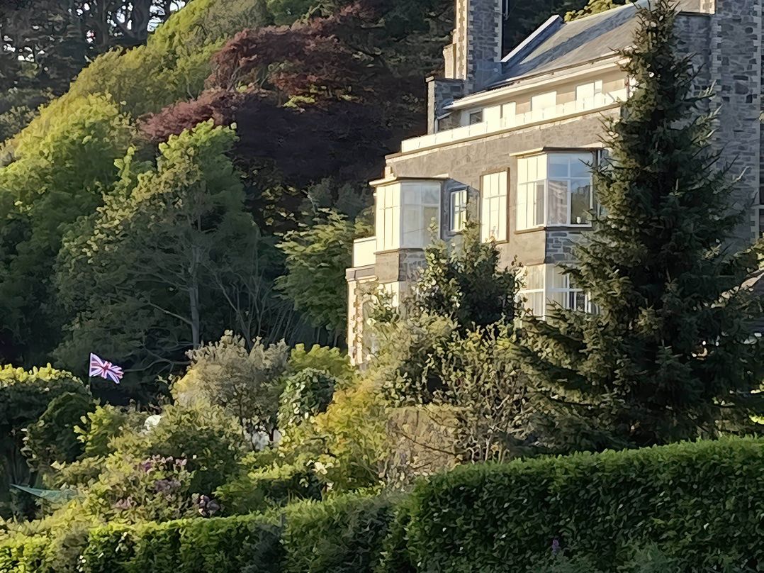 Beachside 2-Bed - Sleeps 4, Parking & Pet Friendly