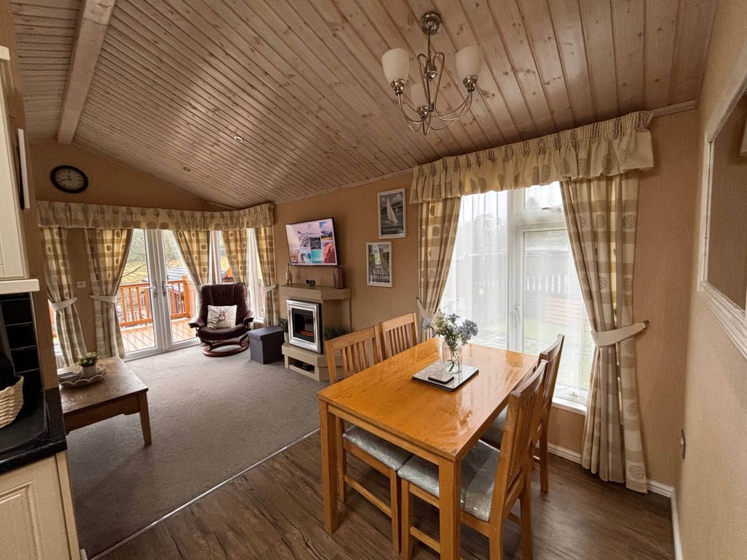 2 Bed Lodge-Sleeps 4-stunning views -Pet Friendly