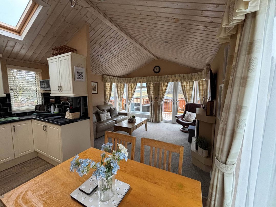 2 Bed Lodge-Sleeps 4-stunning views -Pet Friendly