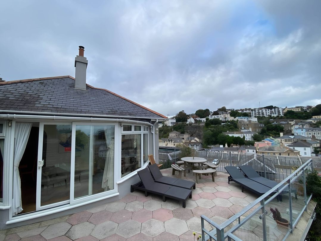 4 Bed House-Sleeps 8-Parking-Pets-MarinaSeaView