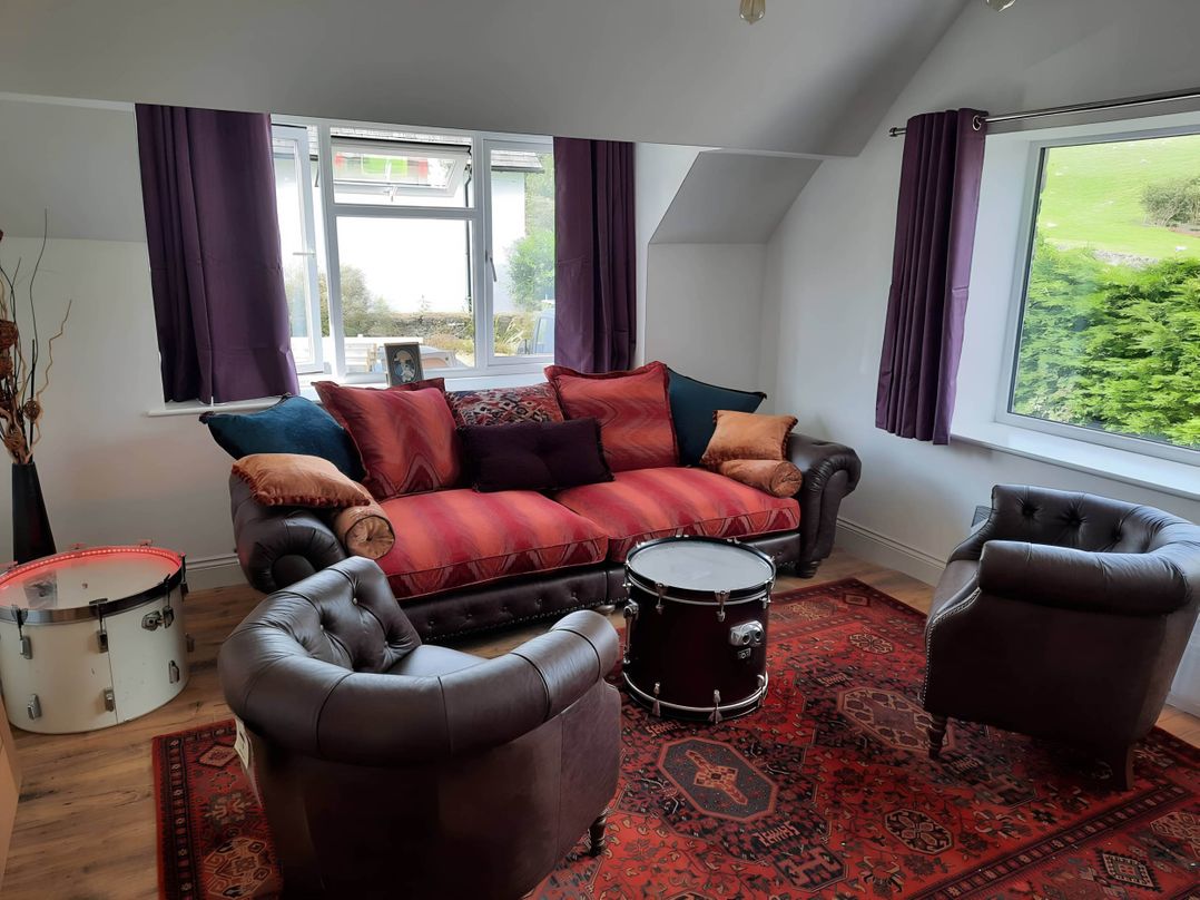 3 Bed Barn - Sleeps 6 - Parking - WIfi