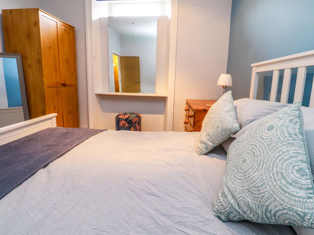 Flat 2, Dorstan