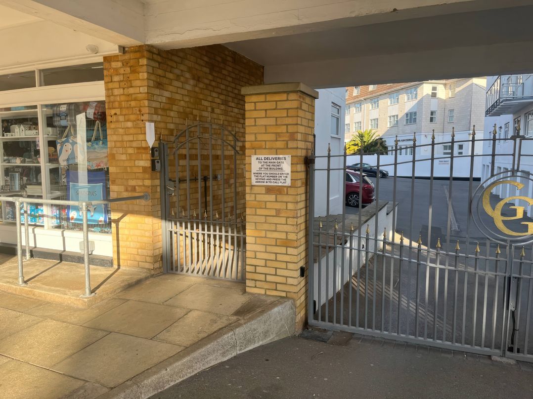 Flat 17 Golden Gates