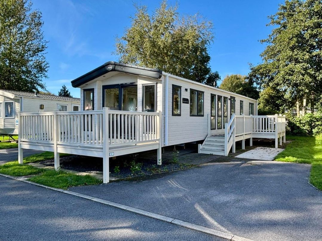 Hedgerow Lodge