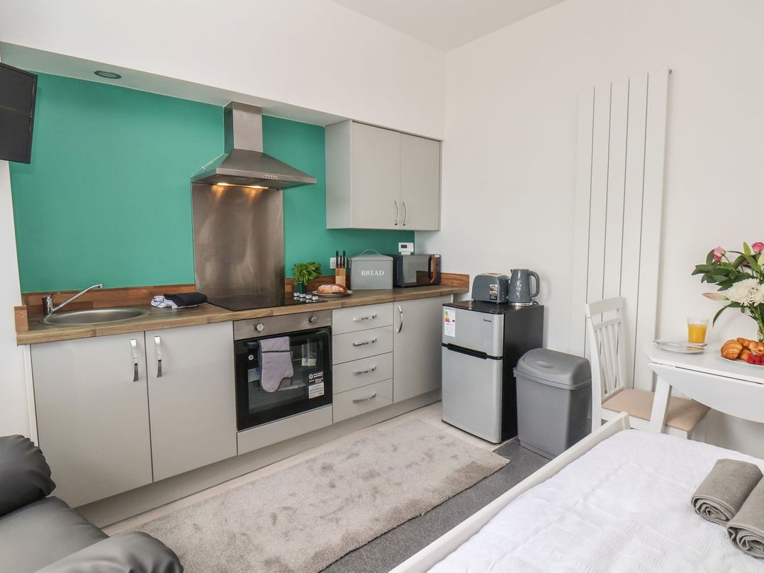 Frankie’s Seaview 1