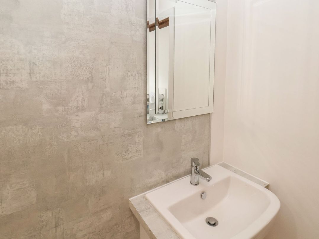 Frankie’s Seaview 1