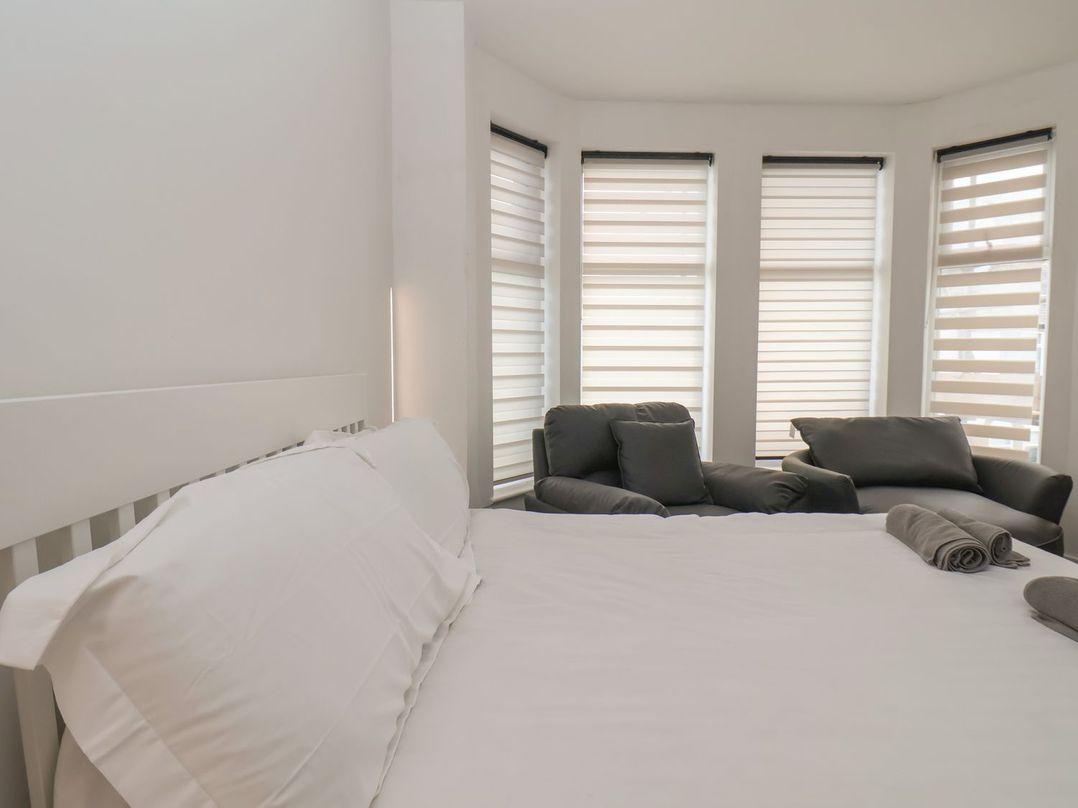 Frankie’s Seaview 4